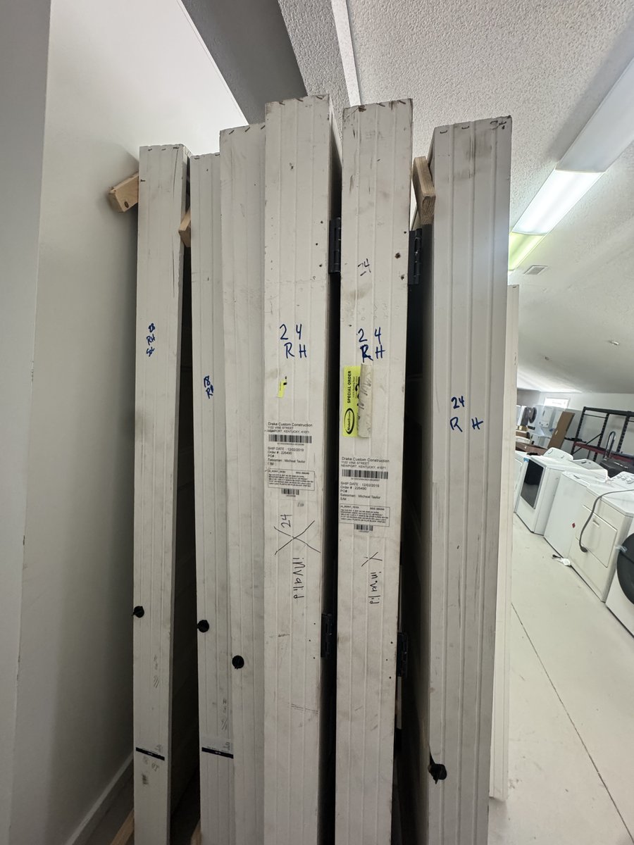 Vinyl Plank Flooring - Multiple Planks