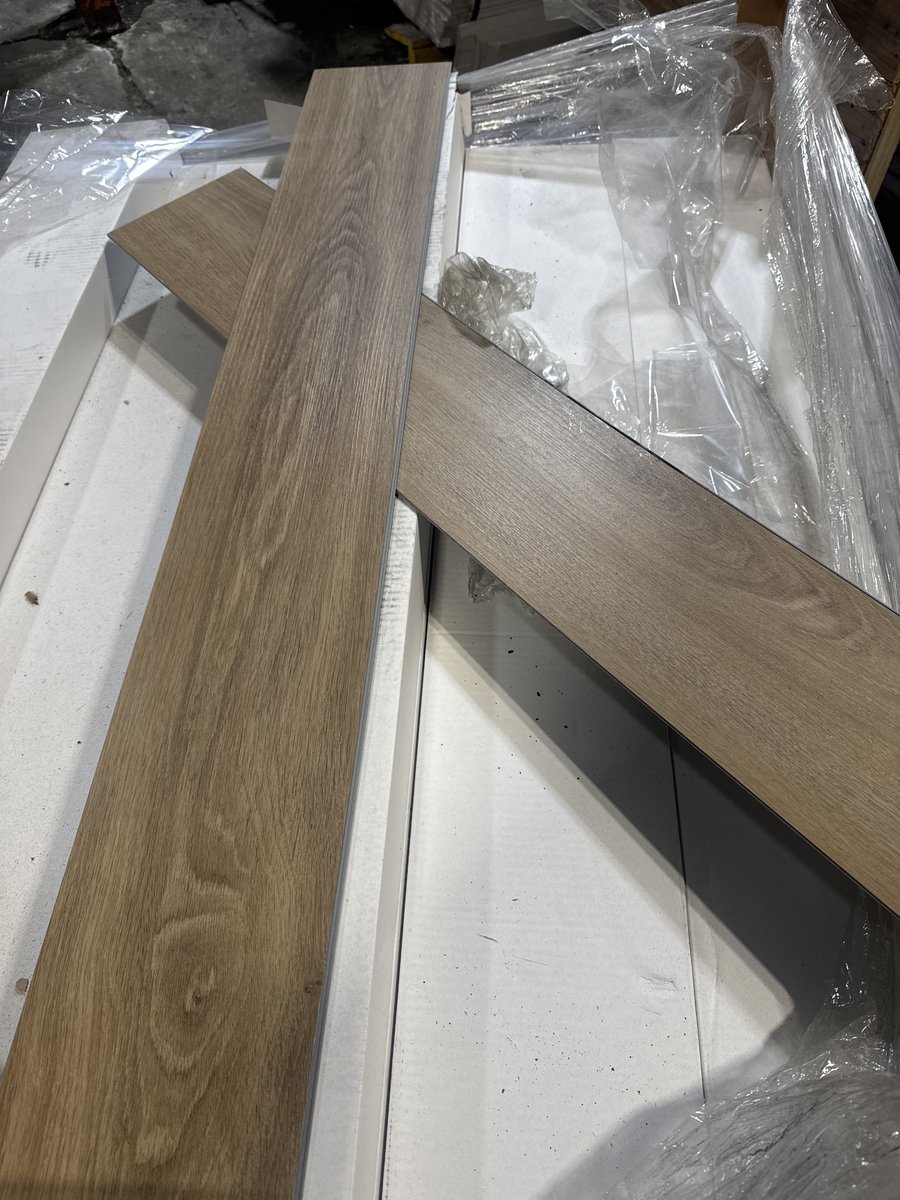 Vinyl Plank Flooring - Wood Grain Pattern